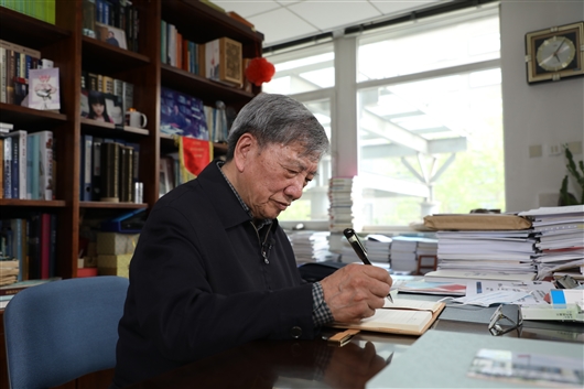 ����ѧ������80����Ժʿ�������æµ����